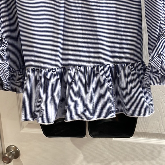 Crown & Ivy Size Medium Blue and White Pinstriped. - Picture 8 of 8